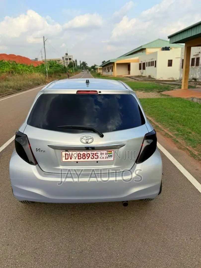 Toyota Vitz 1.3 AWD 5dr 2013 Silver