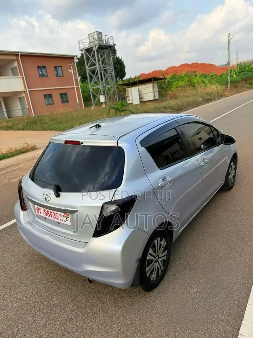 Toyota Vitz 1.3 AWD 5dr 2013 Silver
