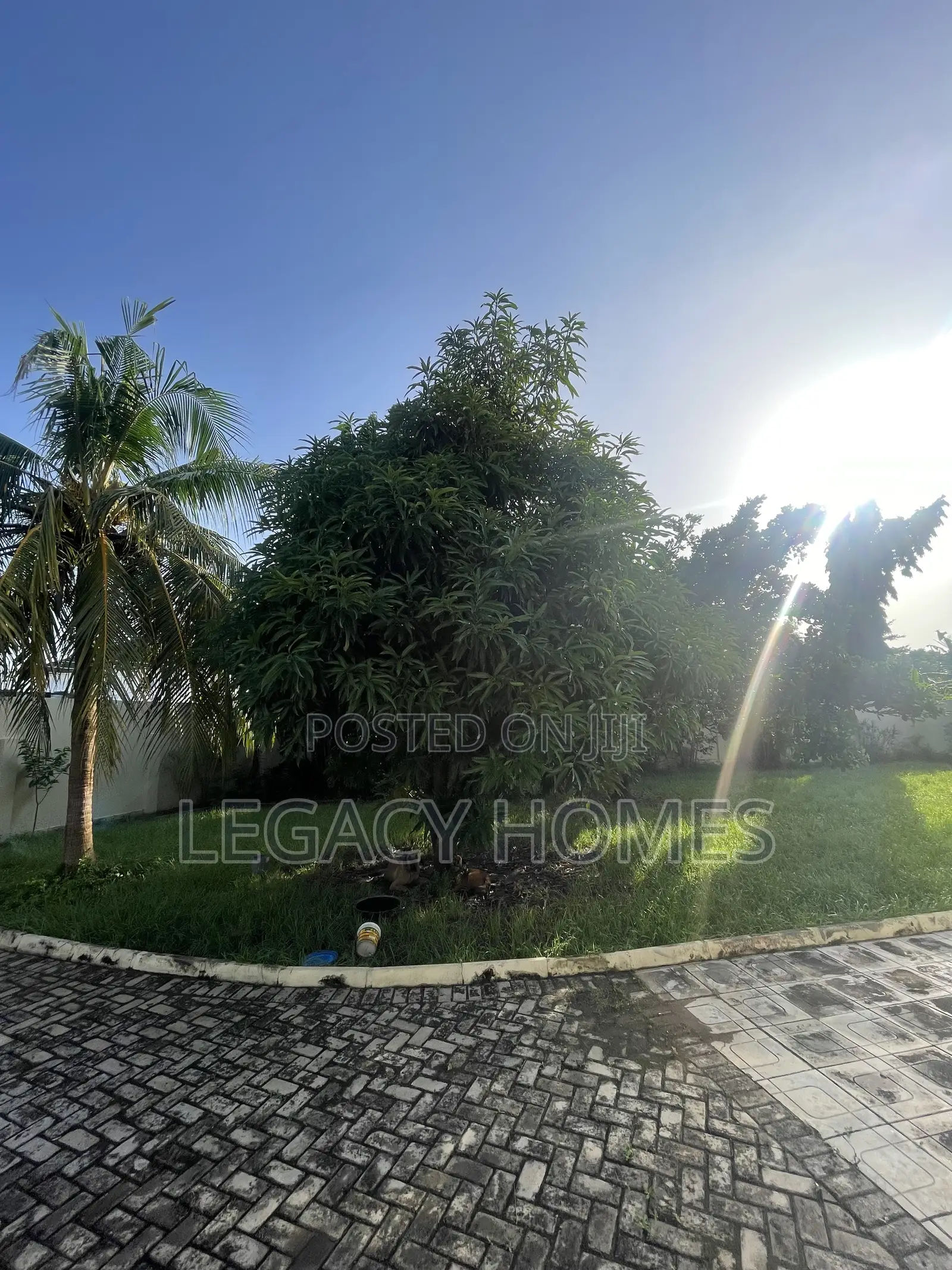 5bdrm House in East Legon, American House for rent