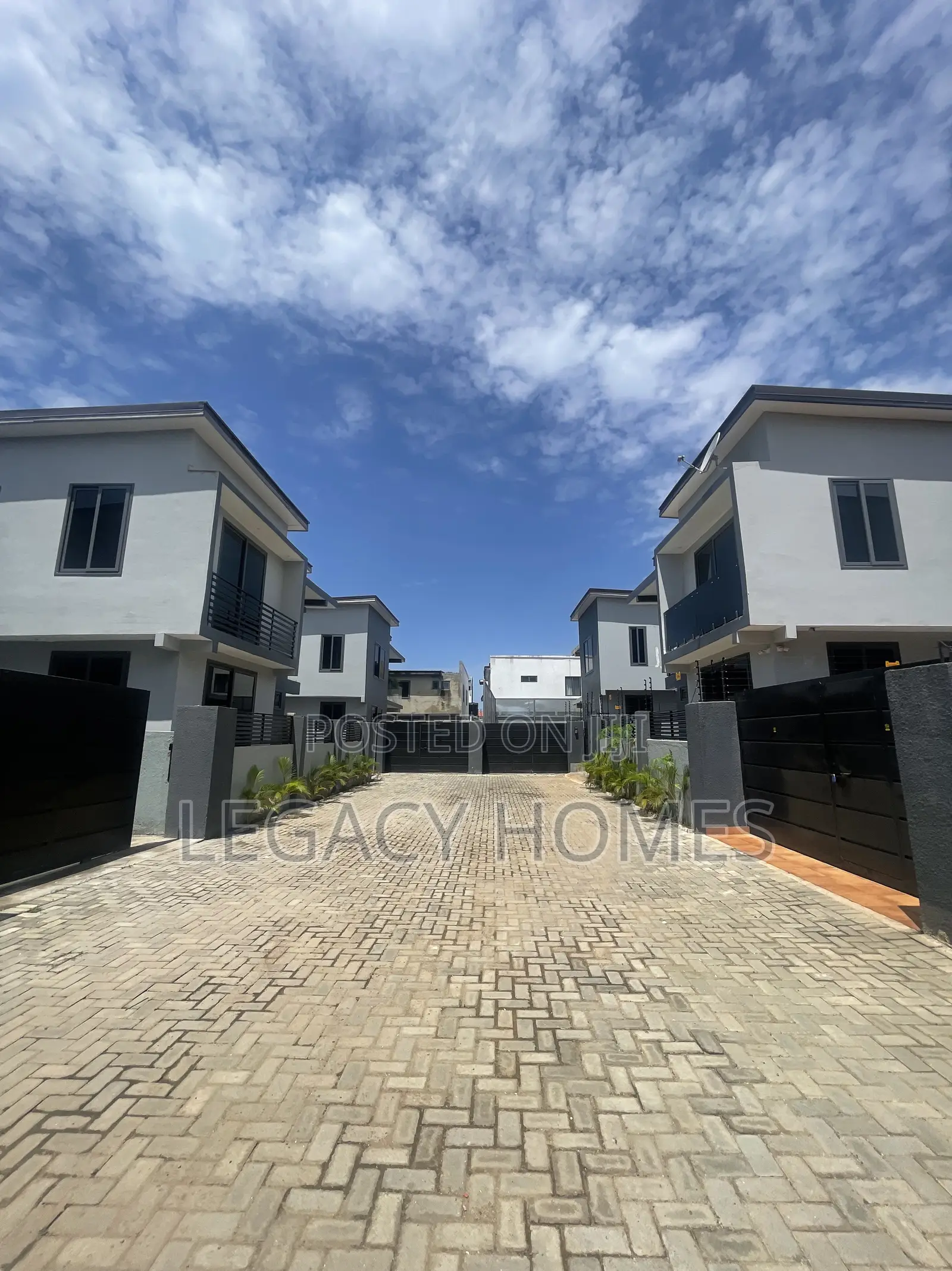 3bdrm Townhouse / Terrace in Haatso, ECOMOG for rent