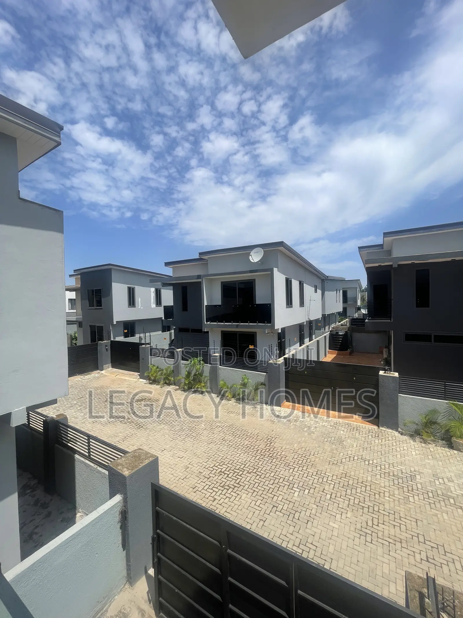 3bdrm Townhouse / Terrace in Haatso, ECOMOG for rent
