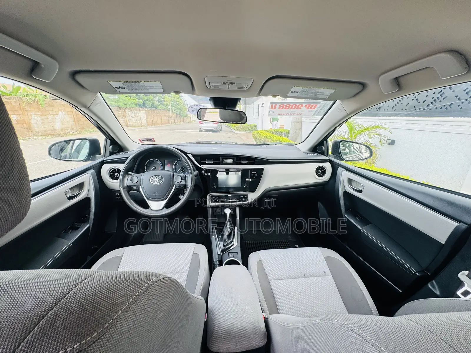 Toyota Corolla LE 4dr Sedan (1.8L 4cyl CVT) 2017