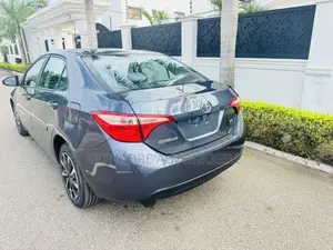 Toyota Corolla LE 4dr Sedan (1.8L 4cyl CVT) 2017
