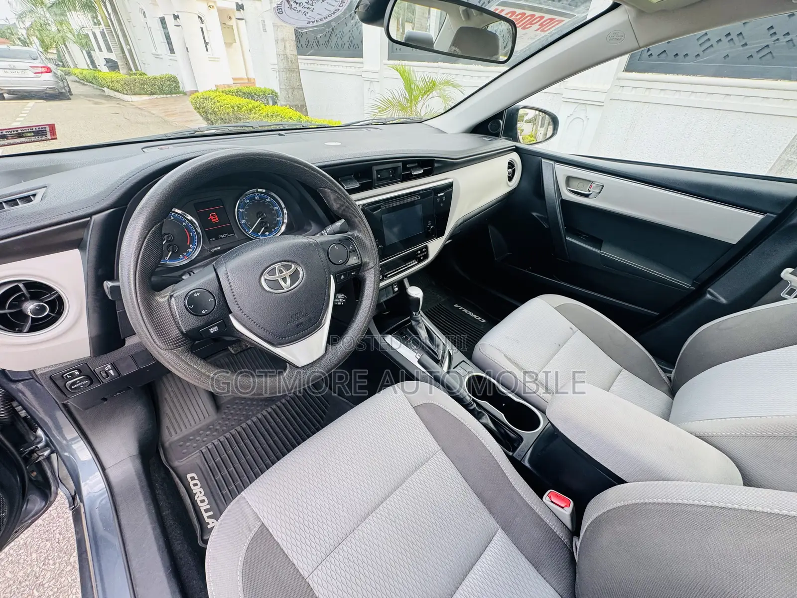 Toyota Corolla LE 4dr Sedan (1.8L 4cyl CVT) 2017