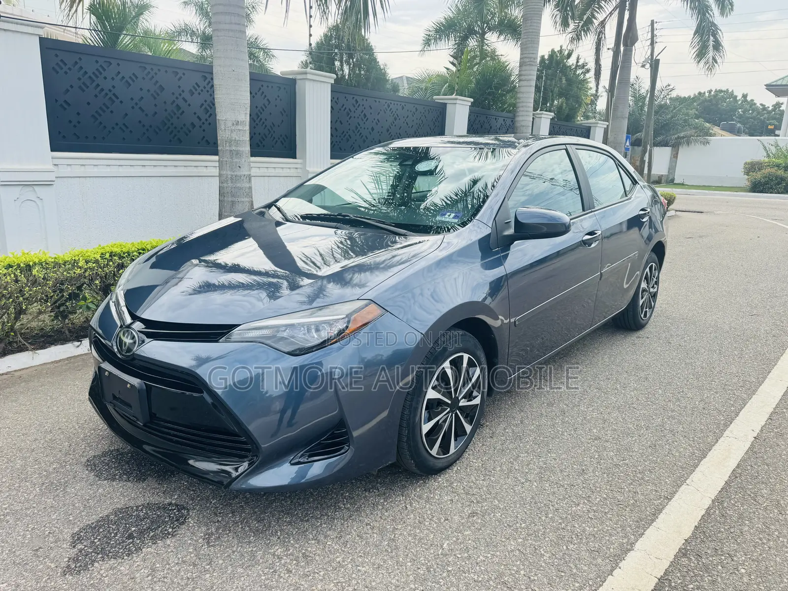 Toyota Corolla LE 4dr Sedan (1.8L 4cyl CVT) 2017