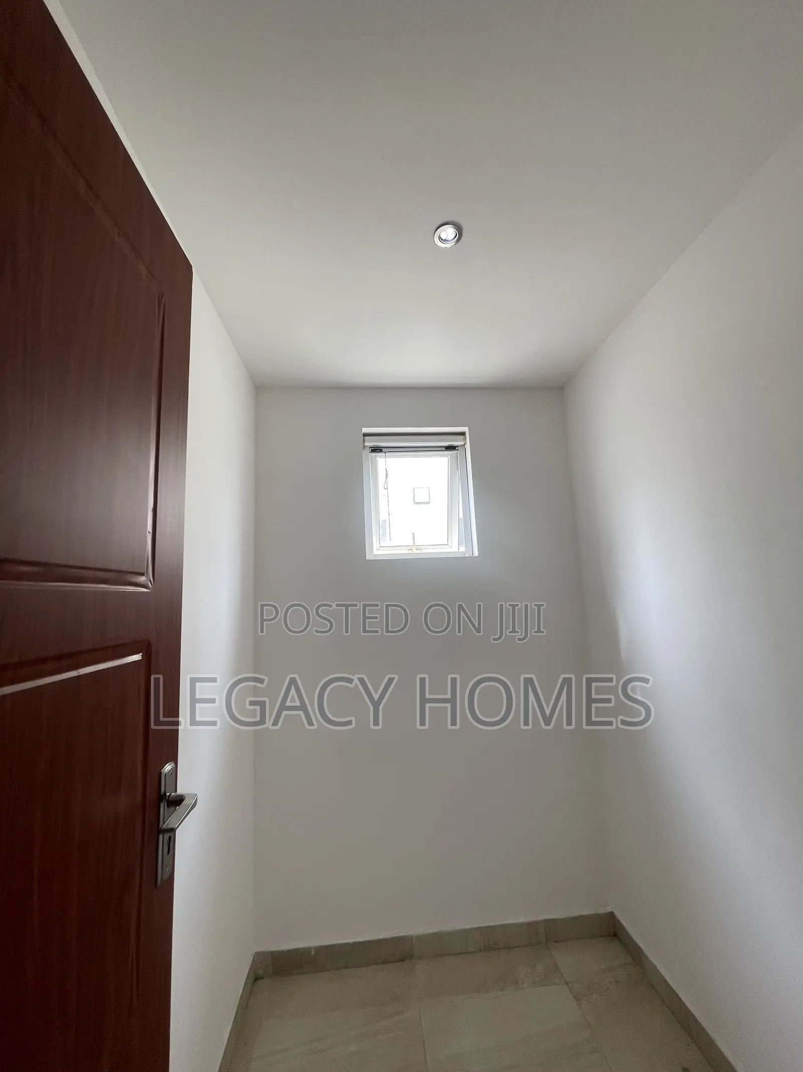 4bdrm Townhouse / Terrace in Teshi, First Junction for rent