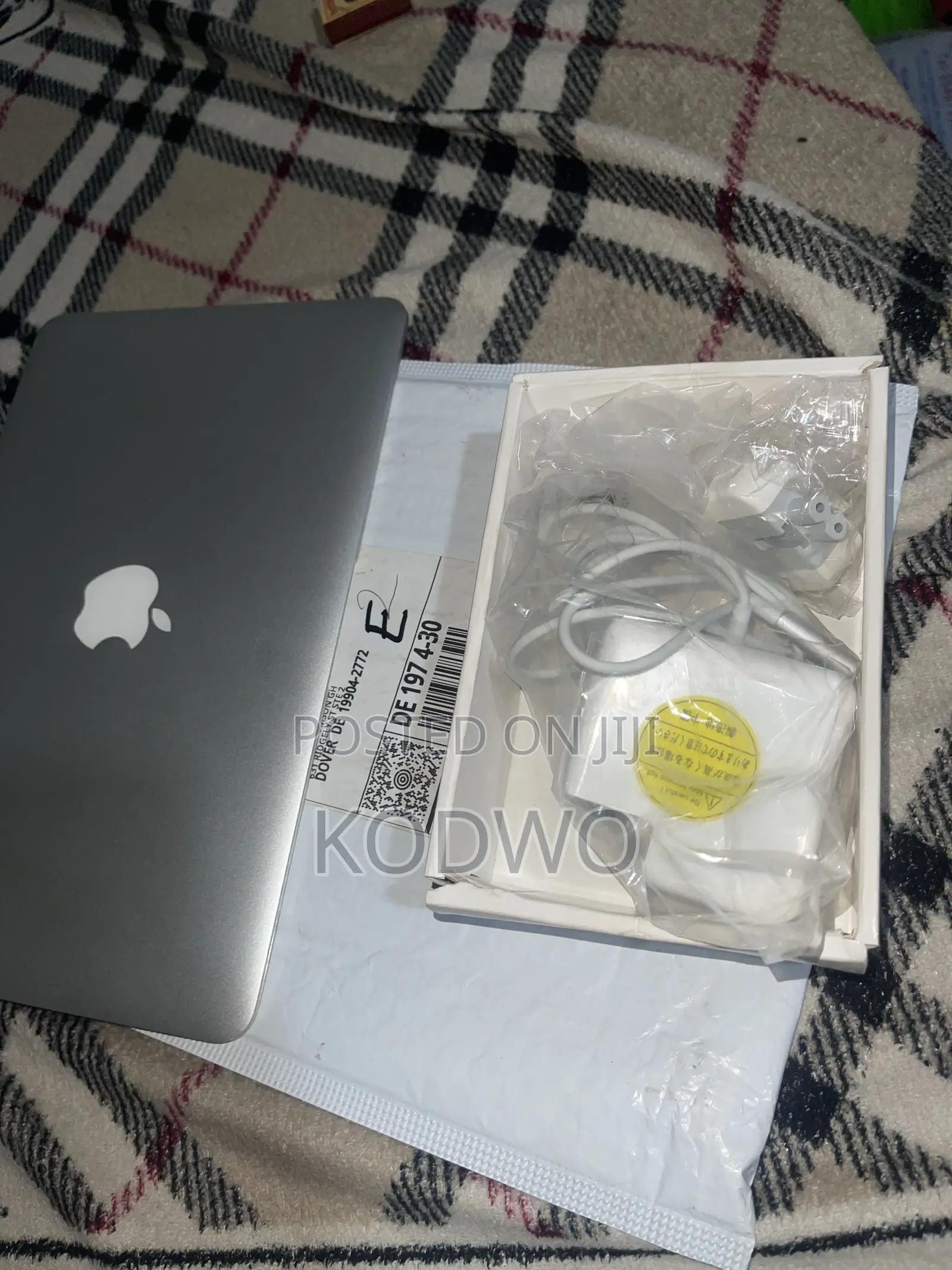 New Laptop Apple MacBook Air 4GB Intel Core i5 SSD 256GB