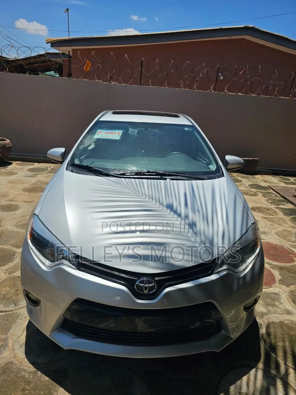 Toyota Corolla XLE 4dr Sedan (1.8L 4cyl CVT) 2017 Silver