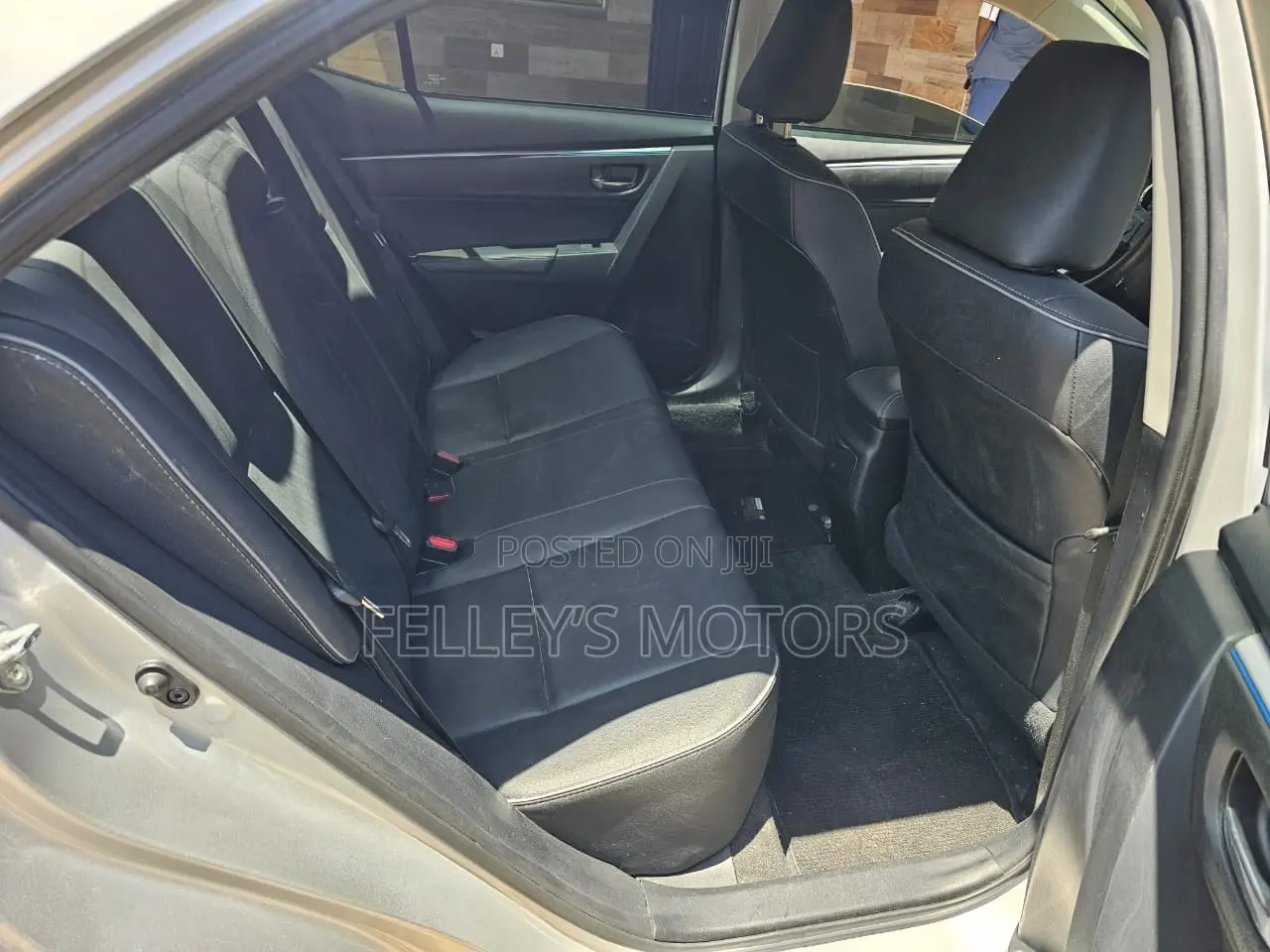 Toyota Corolla XLE 4dr Sedan (1.8L 4cyl CVT) 2017 Silver