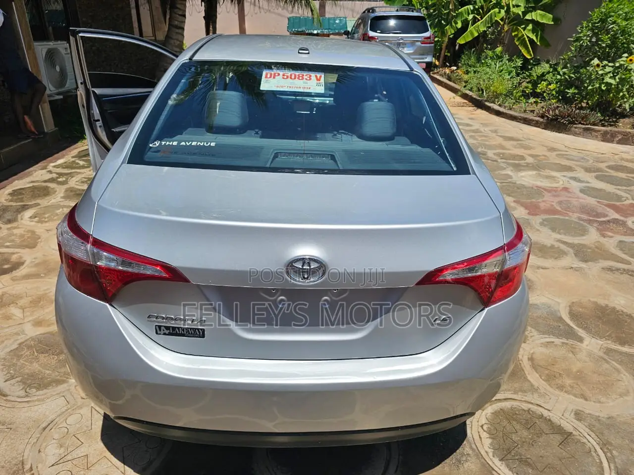 Toyota Corolla XLE 4dr Sedan (1.8L 4cyl CVT) 2017 Silver