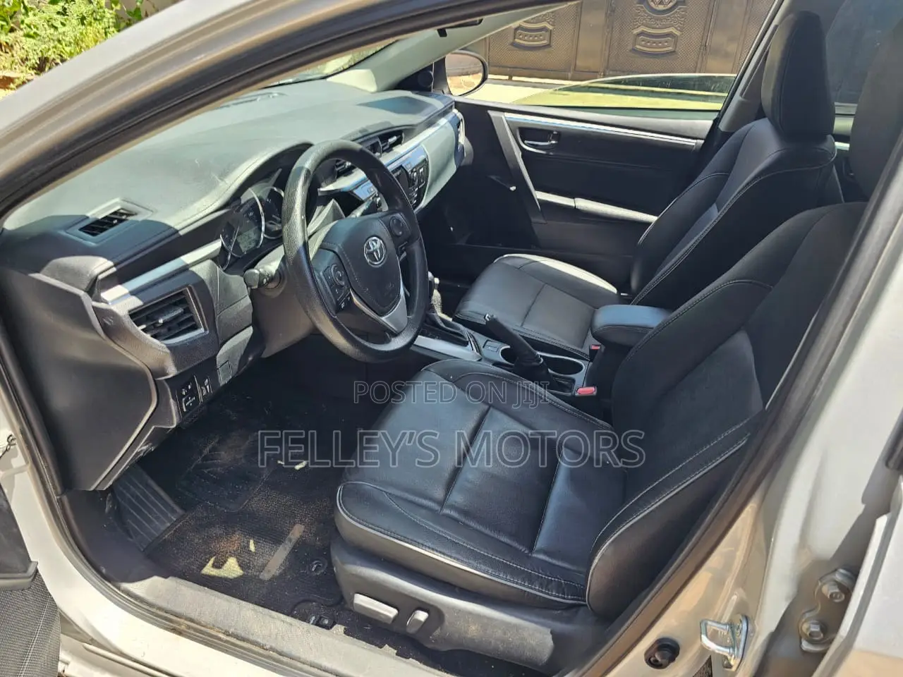 Toyota Corolla XLE 4dr Sedan (1.8L 4cyl CVT) 2017 Silver