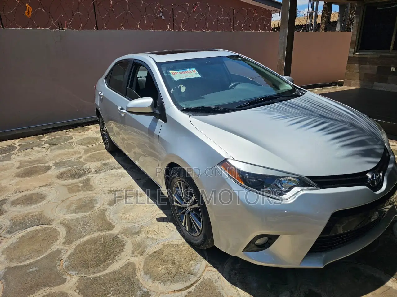 Toyota Corolla XLE 4dr Sedan (1.8L 4cyl CVT) 2017 Silver