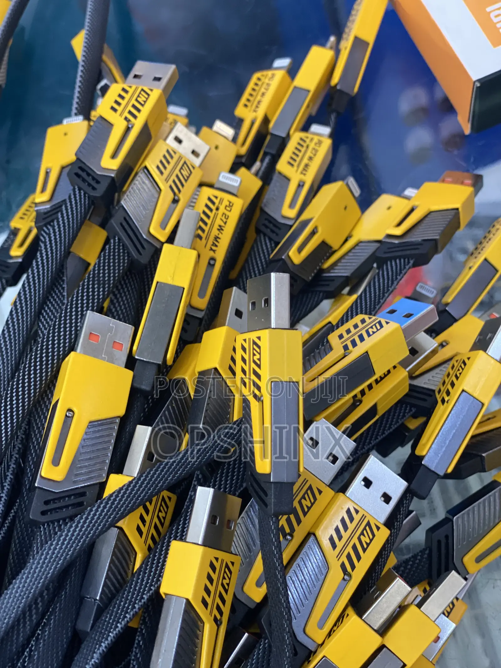 Bumblebee Zinc-Alloy 4 in 1 Data and Charging Cable