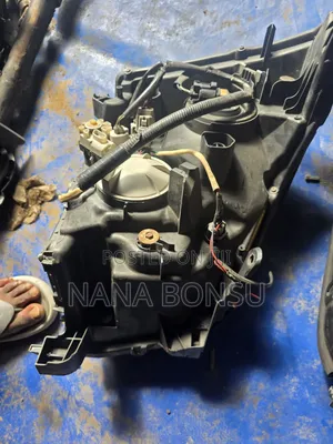 Toyota Noah Headlights
