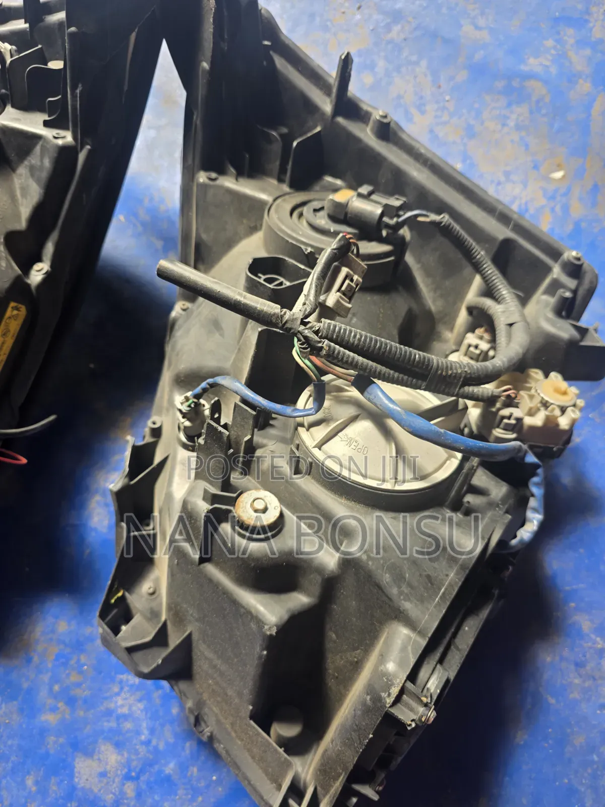 Toyota Noah Headlights