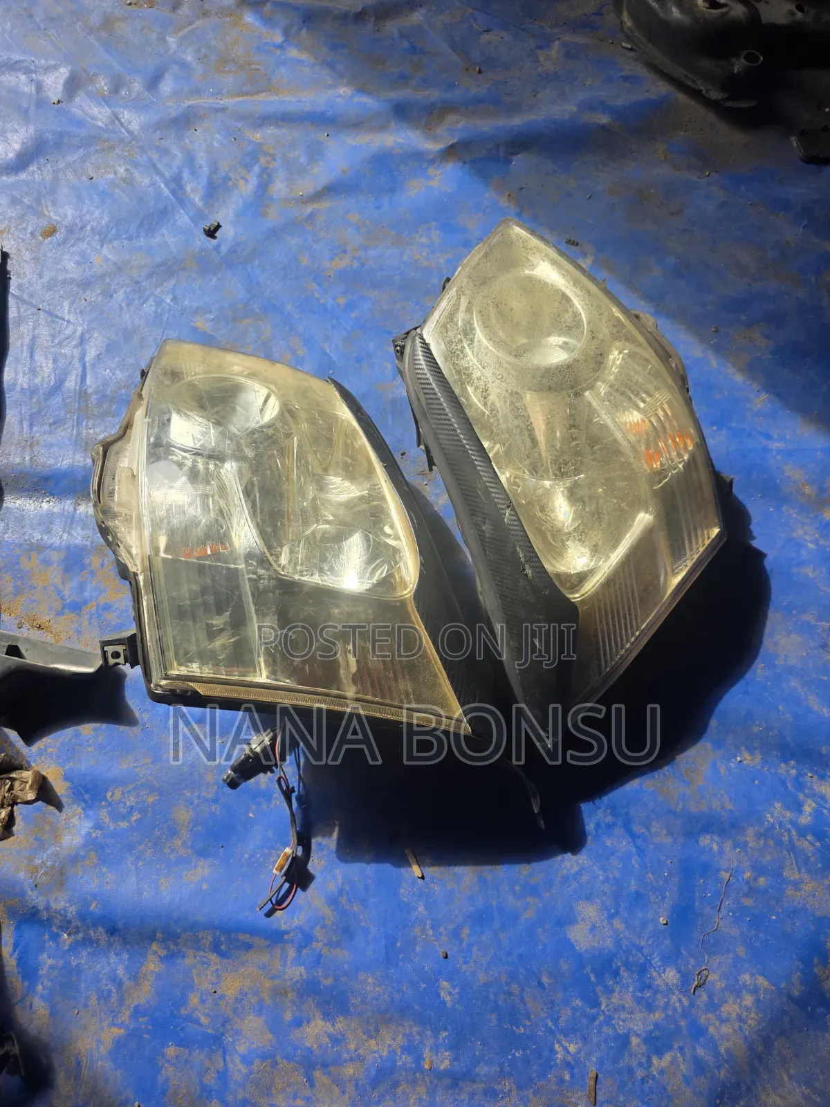 Toyota Noah Headlights