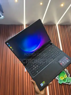 Laptop MSI Raider GE68HX 13VI-202US 16GB Intel Core i7 SSD 1.5T