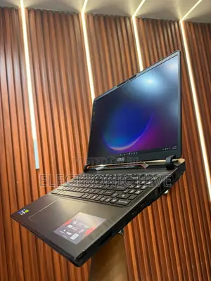 Laptop MSI Raider GE68HX 13VI-202US 16GB Intel Core i7 SSD 1.5T