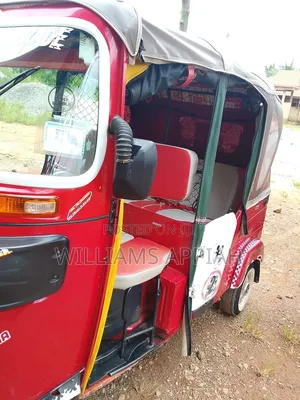 Bajaj RE 2024 Red