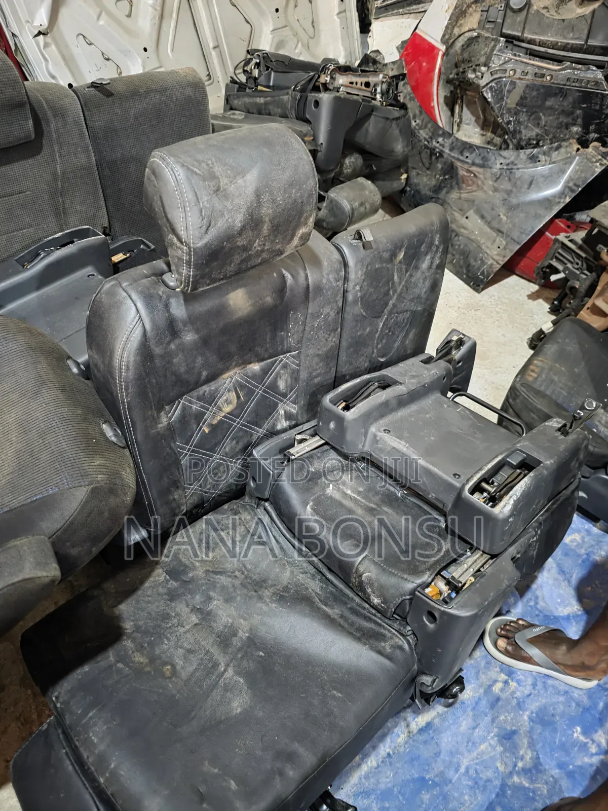 Toyota Voxy Middle Seats