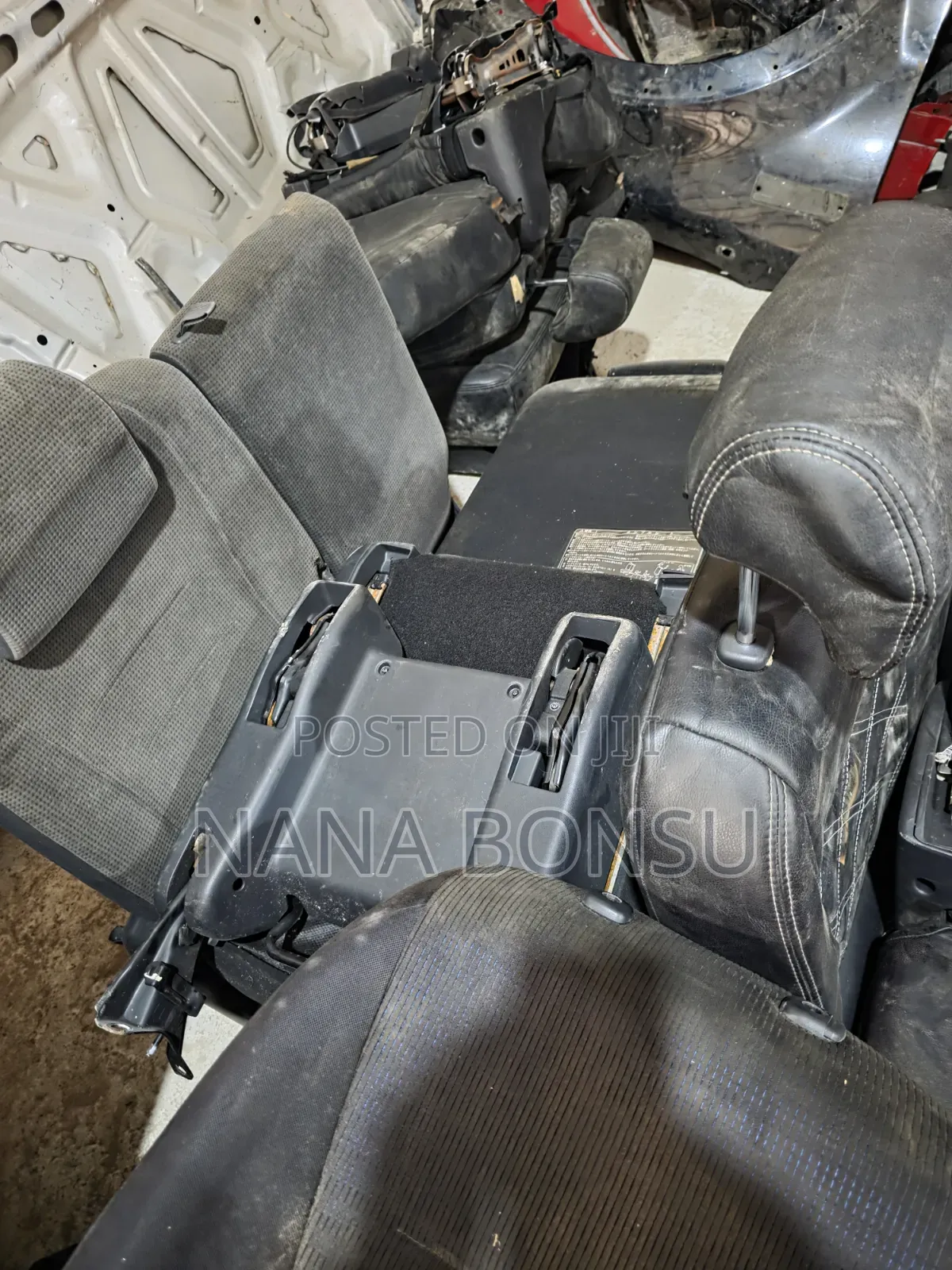 Toyota Voxy Middle Seats