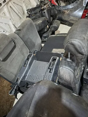 Toyota Voxy Middle Seats