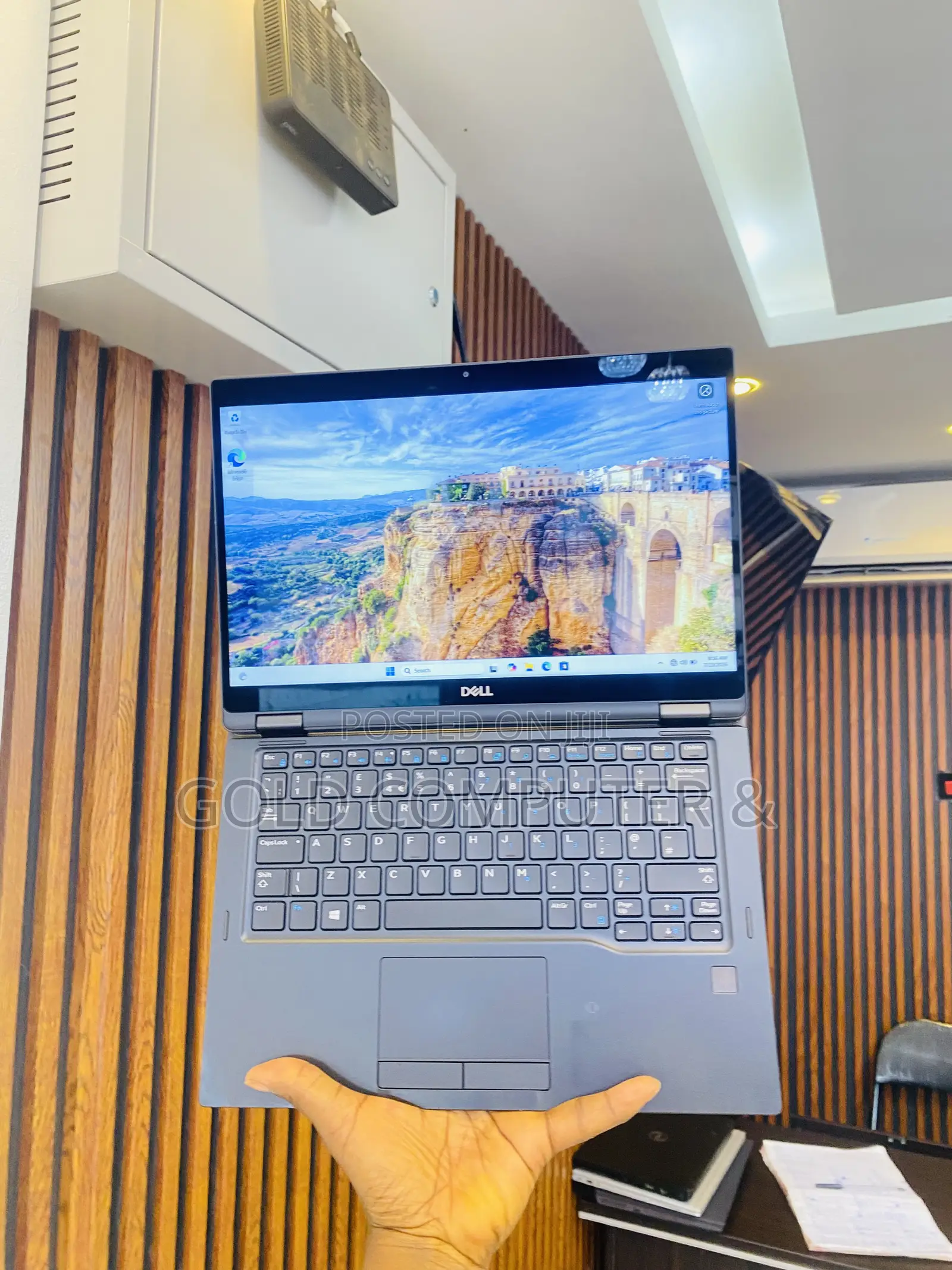 Laptop Dell Latitude 7390 2-in-1 8GB Intel Core i5 SSD 256GB