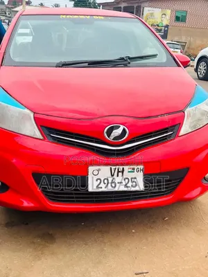 Toyota Vitz 2013 Red