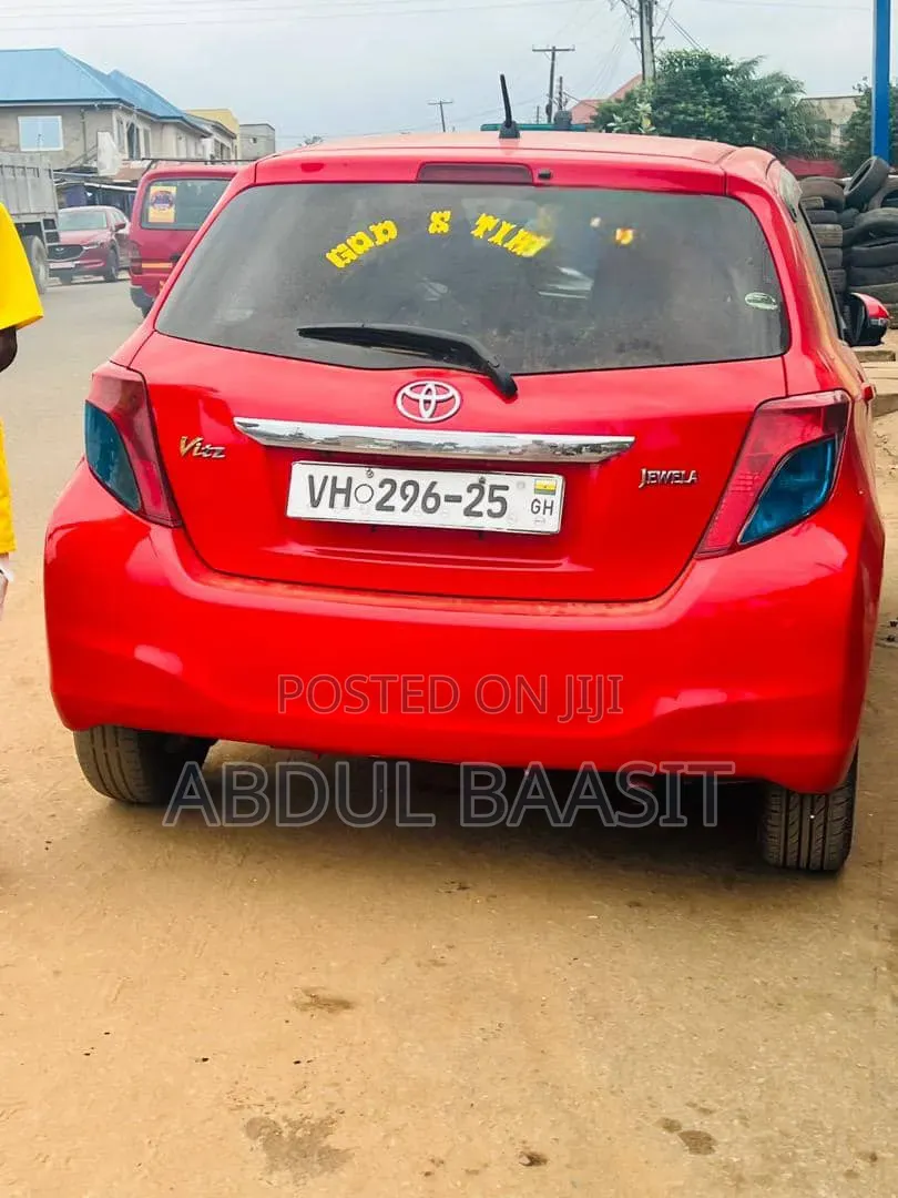 Toyota Vitz 2013 Red