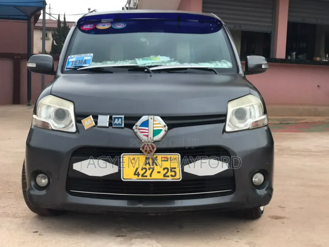 Toyota Sienta 2014 Gray