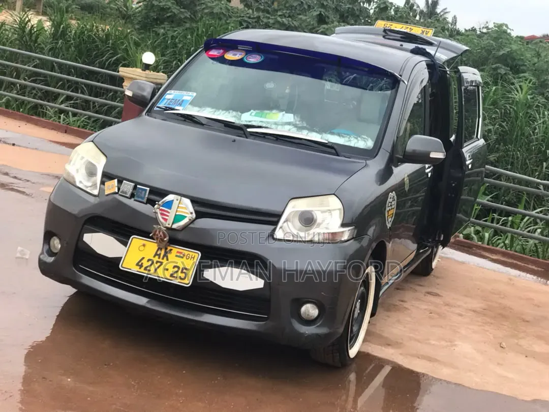 Toyota Sienta 2014 Gray