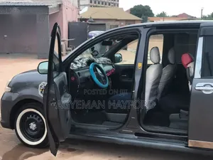 Toyota Sienta 2014 Gray