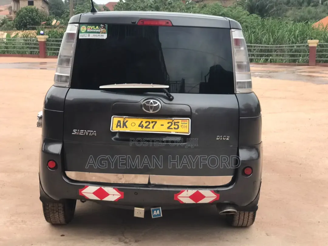 Toyota Sienta 2014 Gray