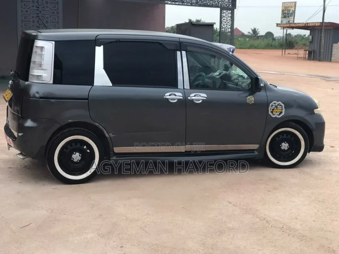 Toyota Sienta 2014 Gray