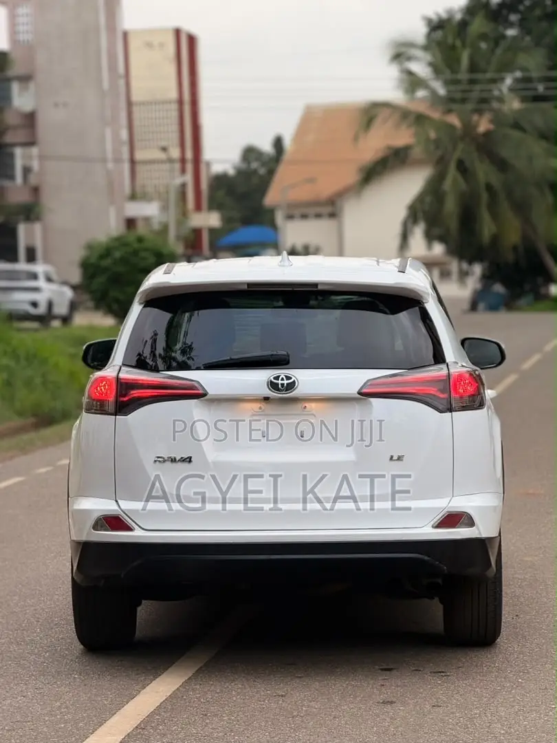 Toyota RAV4 LE AWD (2.5L 4cyl 6A) 2017 White