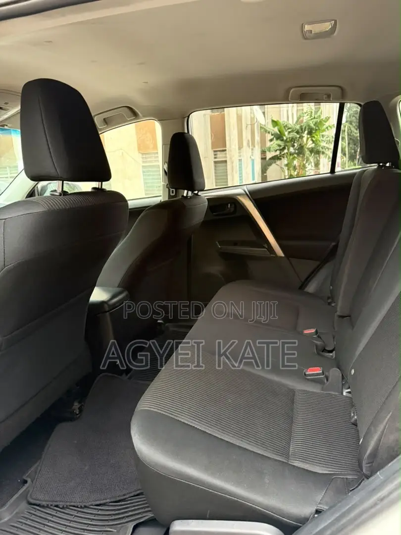 Toyota RAV4 LE AWD (2.5L 4cyl 6A) 2017 White