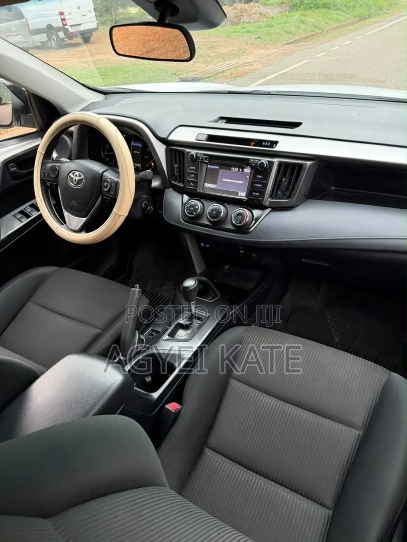 Toyota RAV4 LE AWD (2.5L 4cyl 6A) 2017 White