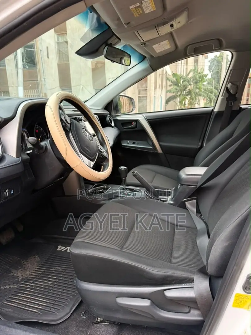 Toyota RAV4 LE AWD (2.5L 4cyl 6A) 2017 White