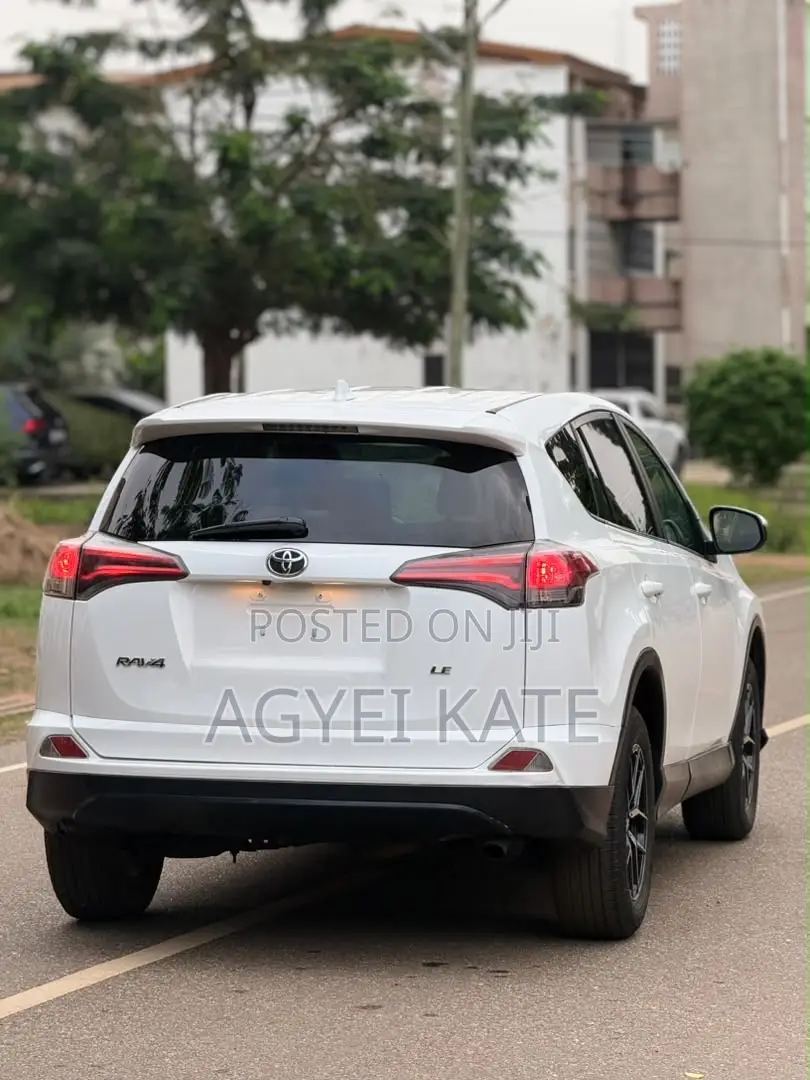Toyota RAV4 LE AWD (2.5L 4cyl 6A) 2017 White