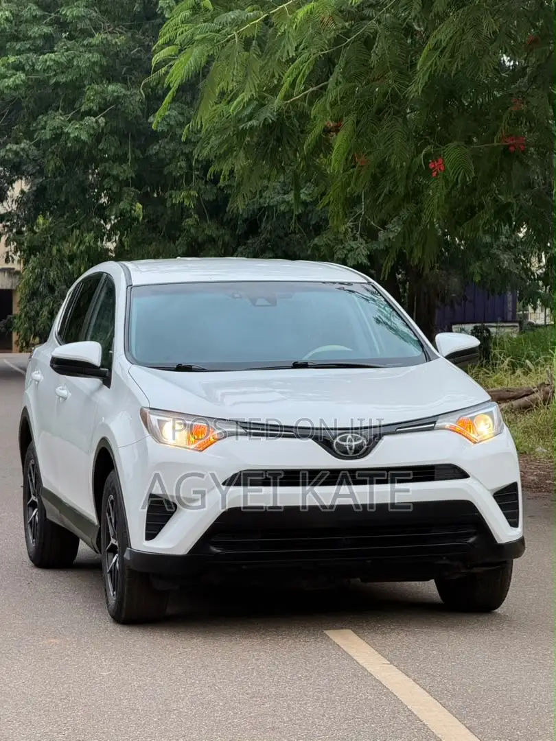 Toyota RAV4 LE AWD (2.5L 4cyl 6A) 2017 White