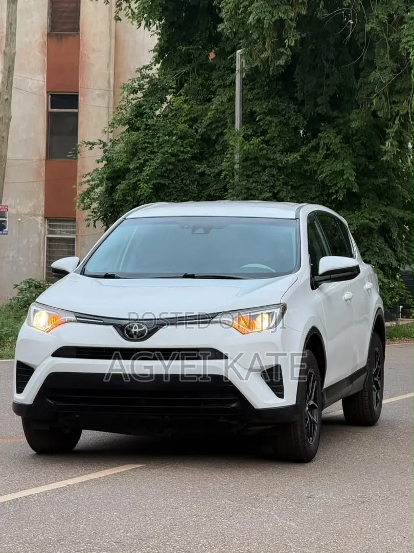 Toyota RAV4 LE AWD (2.5L 4cyl 6A) 2017 White