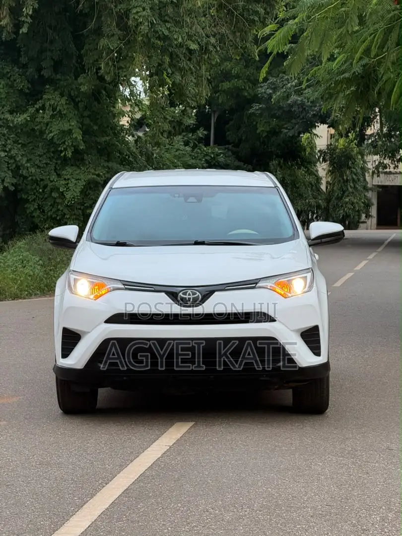 Toyota RAV4 LE AWD (2.5L 4cyl 6A) 2017 White