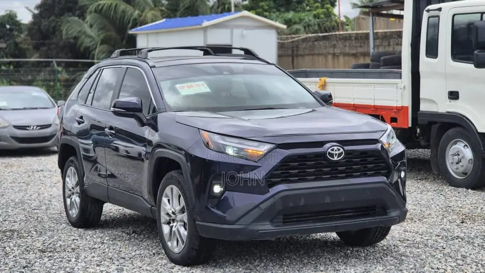 Toyota RAV4 XLE Premium 2025 Blue