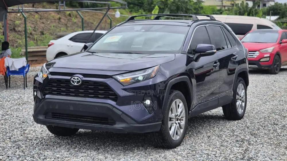 Toyota RAV4 XLE Premium 2025 Blue
