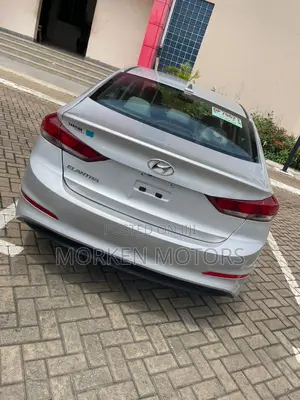 Hyundai Elantra SE Sedan FWD (2.0L 4cyl 6M) 2017 Silver