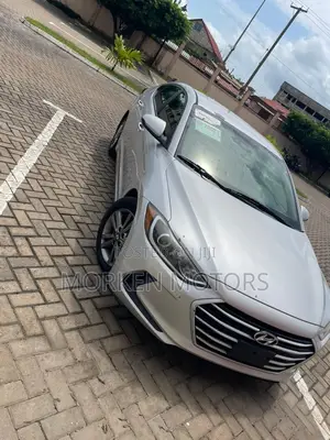 Hyundai Elantra SE Sedan FWD (2.0L 4cyl 6M) 2017 Silver