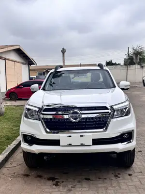 New Nissan Pick-Up 2025 White