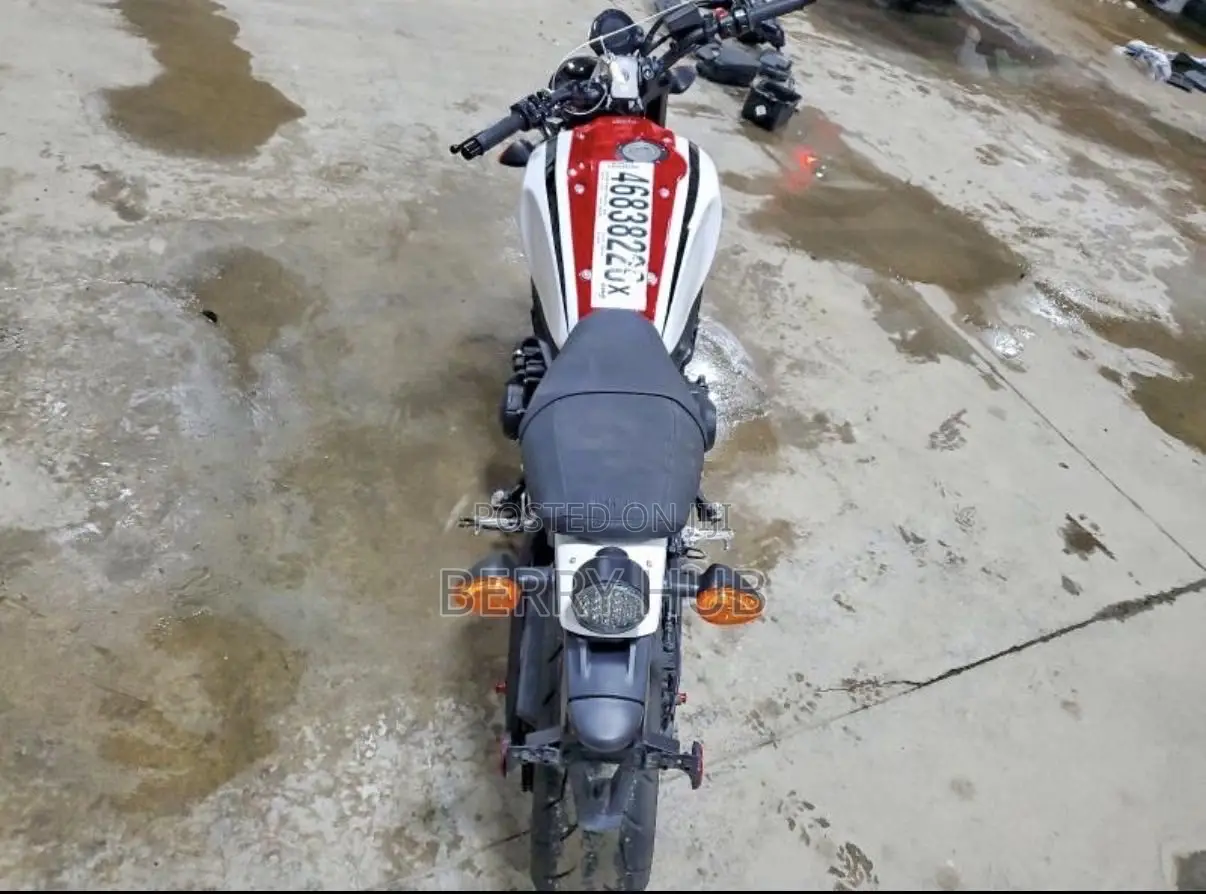 Yamaha 2021 White