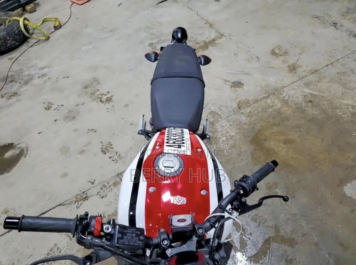 Yamaha 2021 White