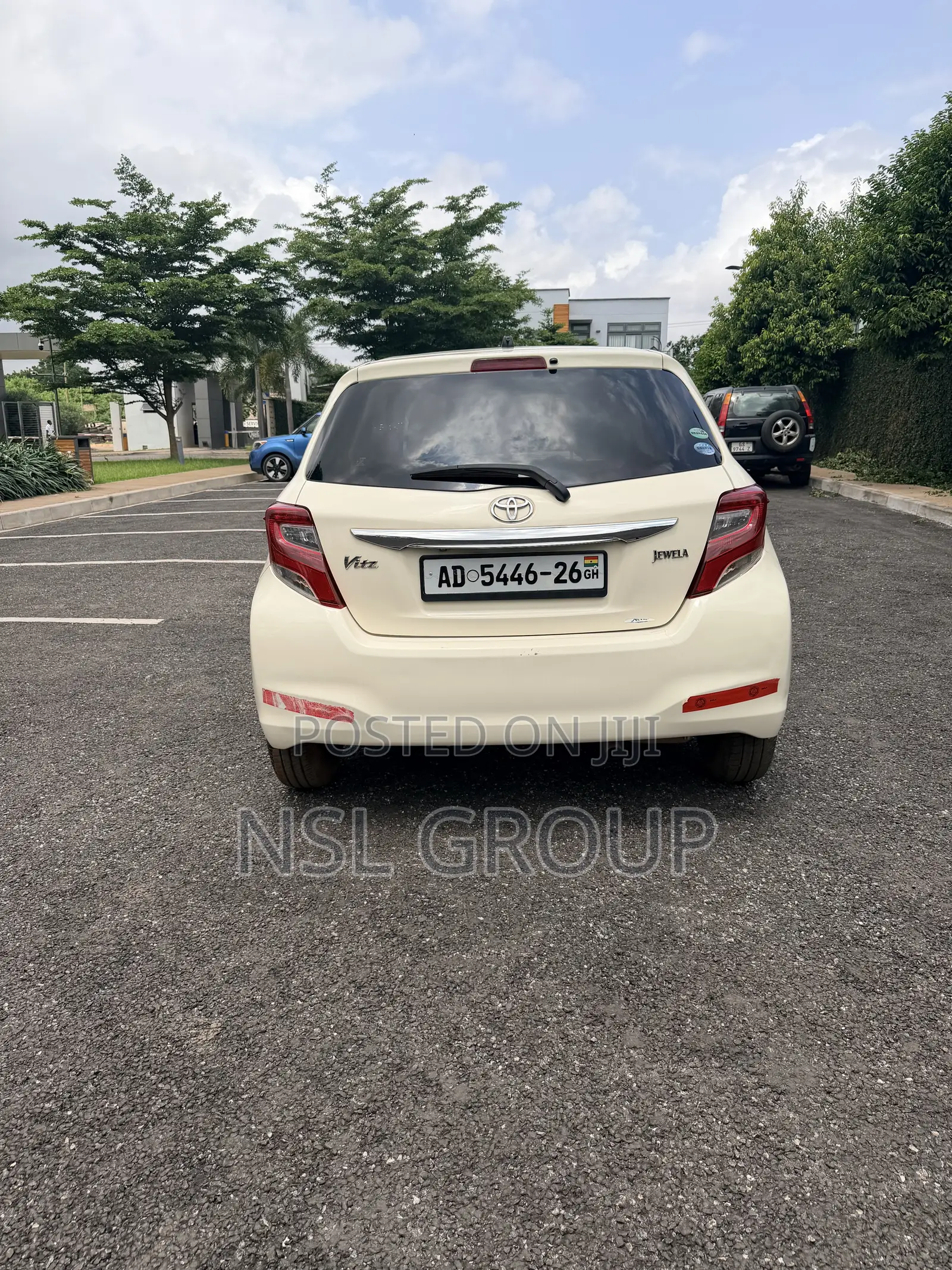 Toyota Vitz 1.3 AWD 5dr 2015 Off white